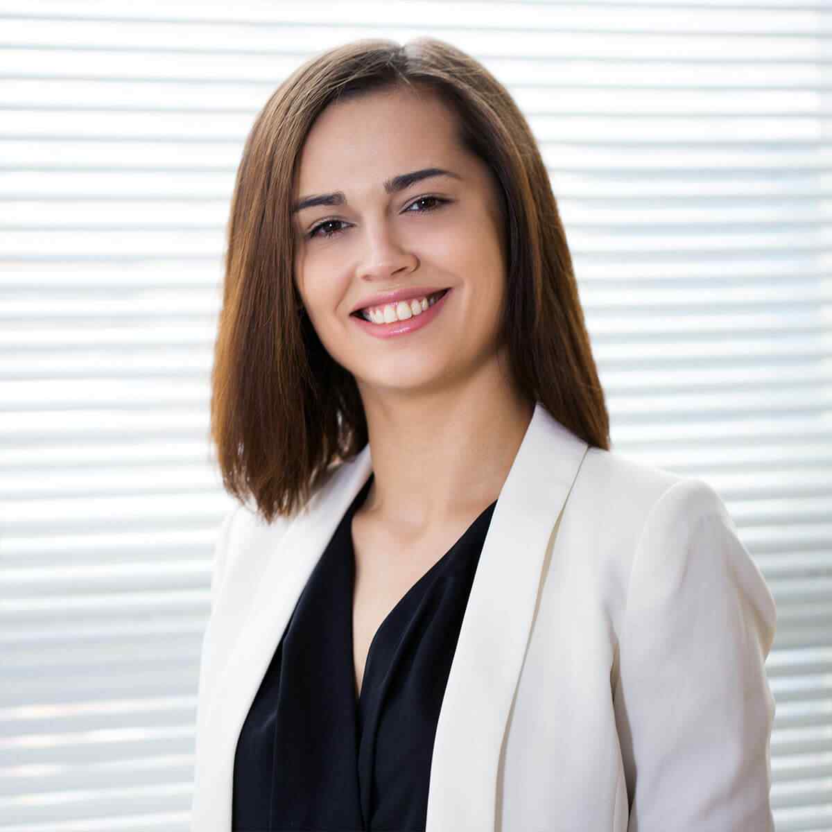 https://nourishandtransform.com/wp-content/uploads/2018/01/img-team-member-02.jpg