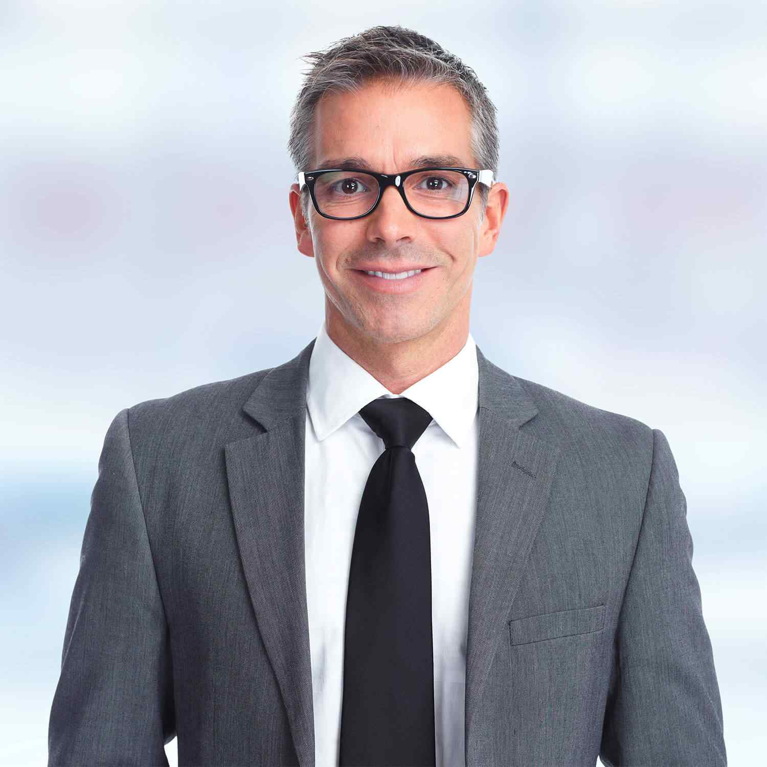 https://nourishandtransform.com/wp-content/uploads/2018/01/img-team-member-career-03.jpg